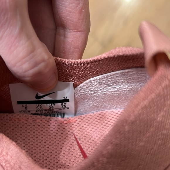 Nike Epic React Flyknits. Size 8. Pink - Picture 8 of 8